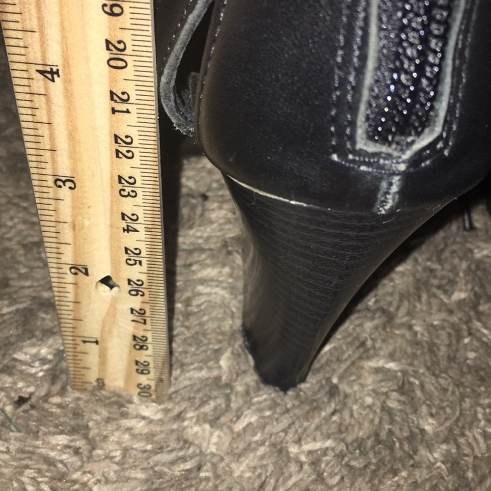 Shoes - Picture 4 of 11